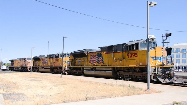 UP9095 (SD70AH) - UP8961 (SD70ACe) - UP6786 (C44AC)