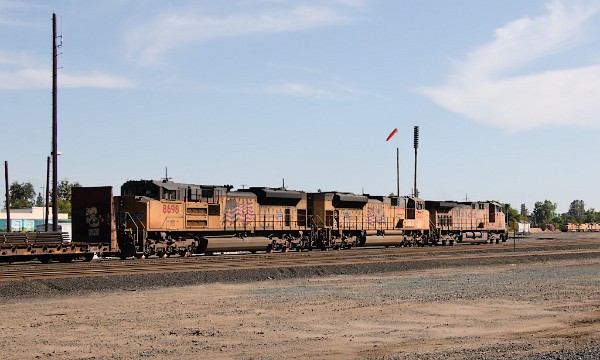 UP6527 (C44AC) - UP8320 (SD70ACe) - UP8698 (SD70ACe)