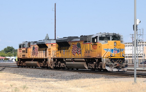 UP8662 (SD70ACe) - UP9037 (SD70AH)