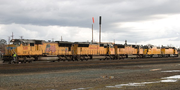 UP5210 (SD70M) - UP4868 (SD70M) - UP4479 (SD70M) - UPY426 (PS6B) - UPY326 (SD40N)