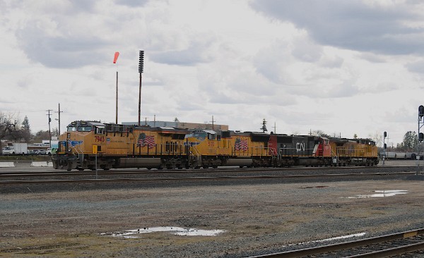 UP7943 (C45ACCTE) - UP5170 (SD70M) - CN5682 (SD75I) - UP7149 (C44ACM)