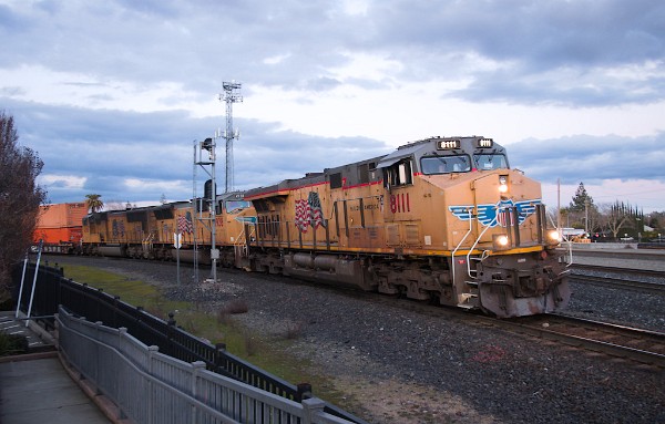 UP8111 (C45AH) - UP4938 (SD70M) - UP4138 (SD70M)