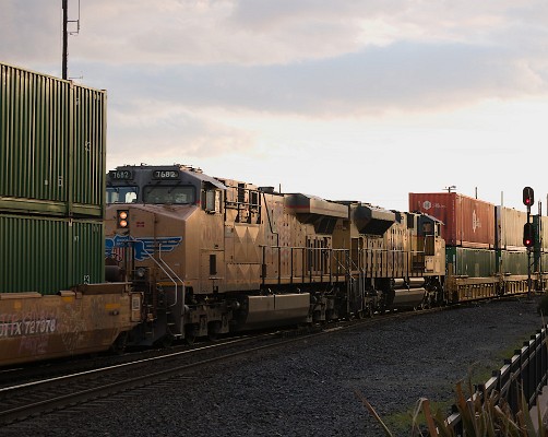 UP8552 (SD70ACe) - UP7682 (C45ACCTE)