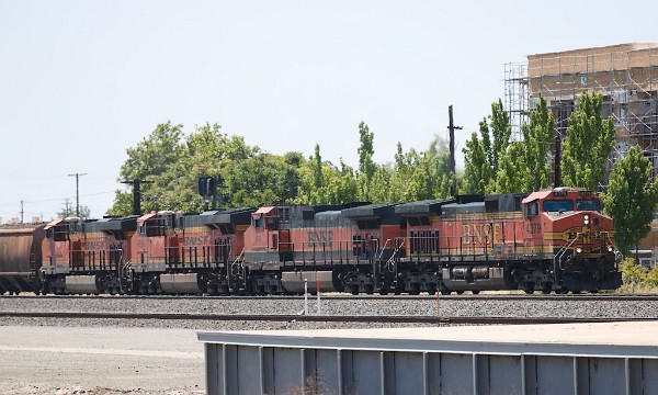 BNSF4379 (DASH 9-44CW) - BNSF976 (C44-9W) - BNSF6598 (ES44C4) - BNSF7883 (ES44DC)