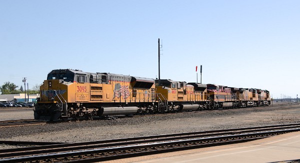 UP3095 (SD70AH)* - UP8630 (SD70ACE) - KCS4619 (AC4400CW) - UP6866 (C44AC) - UP2722 (C45AH)