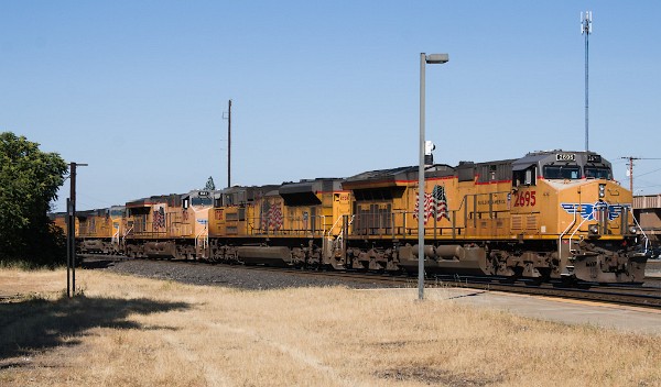 UP2695 (C45AH) - UP8728 (SD70ACe) - UP7601 (C45ACCTE)