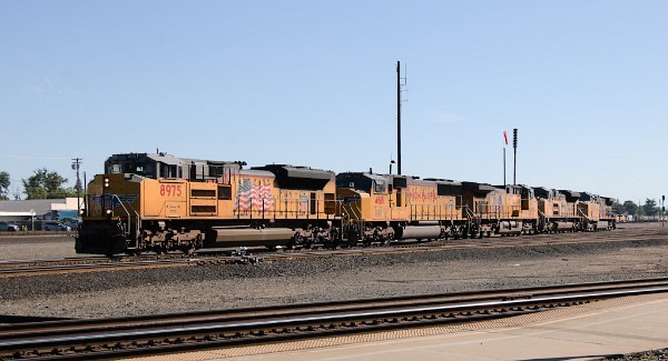 UP8975 (SD70AH) - UP4601 (SD70M) - UP6685 (C44ACM) - UP8403 (SD70ACe) - UP7100 (C44AC)