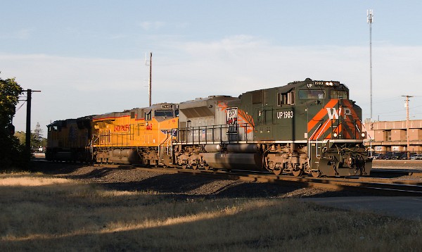 UP1983 (SD70ACe) - UP7448 (C45ACCTE) - UP3802 (SD70M)