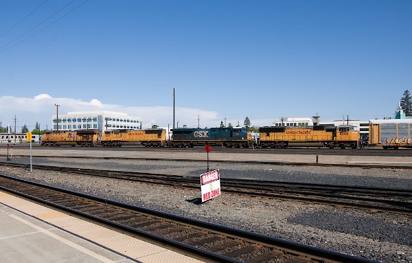 UP2701 (C45AH) - UP4268 (SD70M) - CSXT785 (ES44AH) - UP4866 (SD70M)