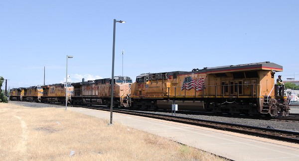 UP8425 (SD70ACE) - UP6555 (C44ACCTE) - UP7352 (C45ACCTE) - UP6465 (C44AC) - UP7518 (C45ACCTE)