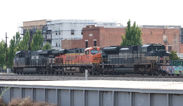 NS8154 (ES44AC) - BNSF7426 (ES44DC) - NS1066 (SD70ACe)