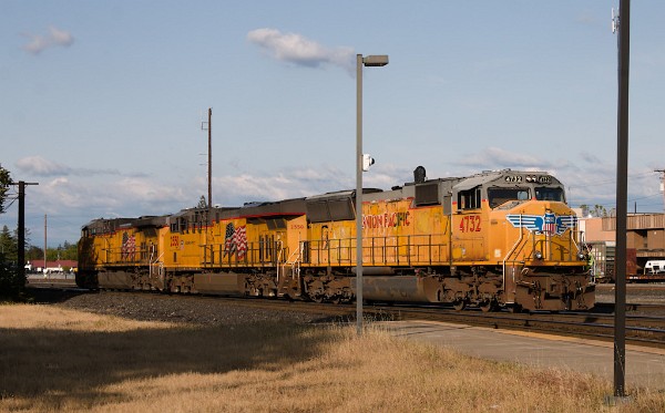 UP6259 (C44AC) - UP2550 (C45AH) - UP4732 (SD70M)