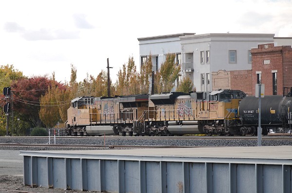 UP7334 (C44ACM) - UP9073 (SD70AH)