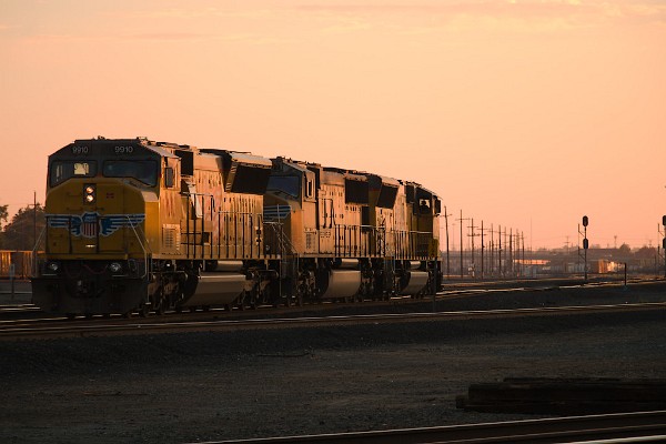 UP9916 (SD59MX) - UP4477 (SD70M) - UP9910 (SD59MX)