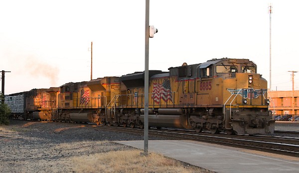 UP8885 (SD70AH) - UP8893 (SD70AH) - UP5576 (C44ACCTE)