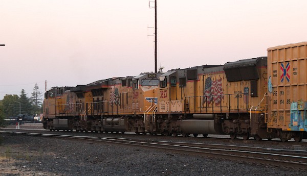 UP6748 (C44AC) - UP2699 (C45AH) - UP3823 (SD70M)