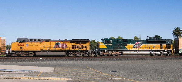 UP1995 (SD70ACe) - UP6222 (C44ACM)