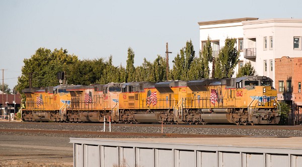 UP8843 (SD70AH) - UP9081 (SD70AH) - UP7349 (C45ACCTE) - UP6187 (C44ACM)