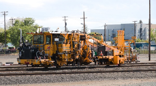 Union Pacific ATS-1905 - Harsco Tamper