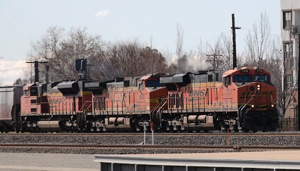 BNSF7218 (ES44DC) - BNSF5435 (DASH 9-44CW) - BNSF9191 (SD70ACe)