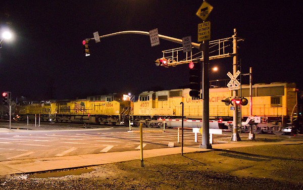 UP5700 (C44ACM) - UP6804 (C44AC) - UP4037 (SD70M)