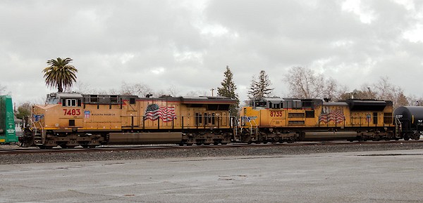 UP8735 (SD70ACe) - UP7483 (C45ACCTE)