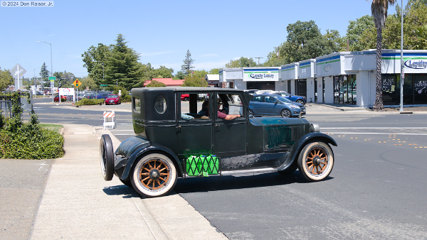 Hey, that's not a train! Part two. - A Stanley Steamer.