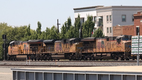 UP2682 (C45AH) - UP8711 (SD70ACe) - UP7439 (C45ACCTE)