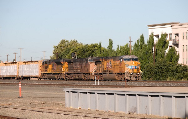 UP7307 (C44ACM) - UP6527 (C44AC) - UP9006 (SD70AH)