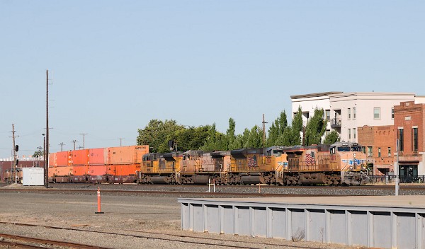 UP7409 (C45ACCTE) - UP9036 (SD70AH) - UP6604 (C44AC) - UP8961 (SD70AH)