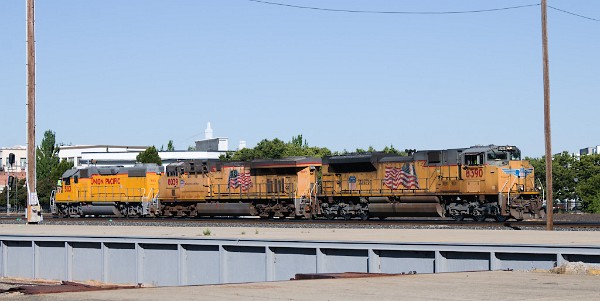 UP8390 (SD70ACe) - UP8039 (C45ACCTE) - UP503 (GP38N)