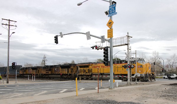 UP6894 (C44ACM) - UP8974 (SD70AH) - UP8942 (SD70AH)