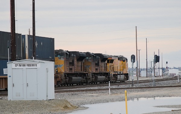 UP6894 (C44ACM) - UP8974 (SD70AH) - UP8942 (SD70AH)