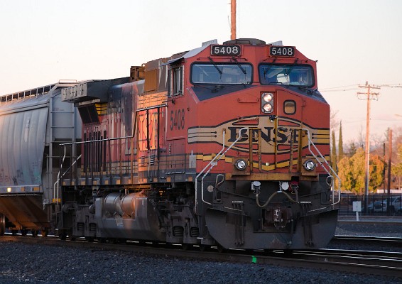 BNSF5408 (DASH 9-44CW)