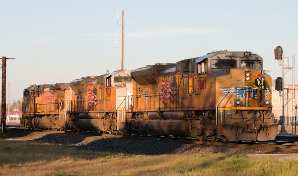 UP6393 (C44AC) - UP9067 (SD70AH) - UP8887 (SD70AH)