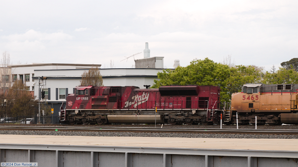 UP1988 (SD70ACe) - UP5465 (C45ACCTE)