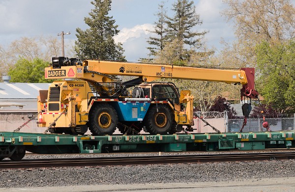 Union Pacific MC-1103 (CD 4430R) - Badger Rough Terrain Crane With Hi-Rail.