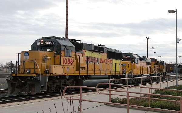 UP1088 (GP60) - UPY1001 (GP22T4) - UP3073 (SD70AH)* - Unidentified Locomotive