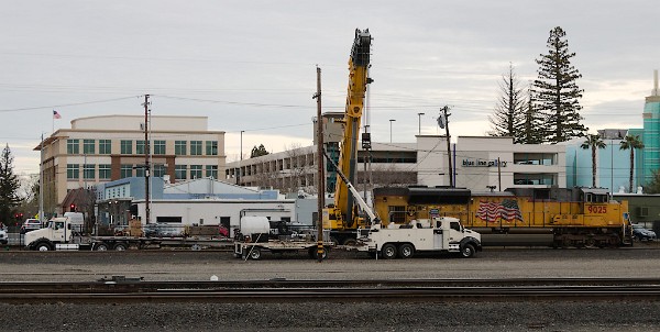 UP9025 (SD70AH) - Grove Telescoping Crane