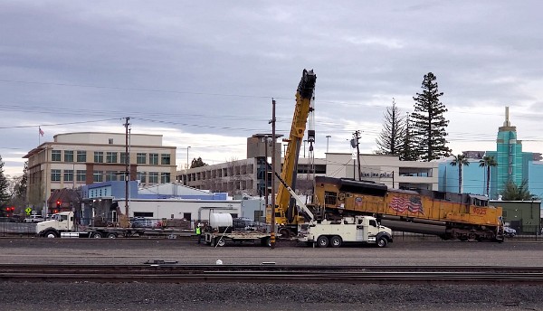 UP9025 (SD70AH) - Grove Telescoping Crane