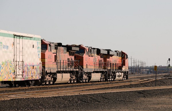 BNSF8201 (ES44C4) - BNSF6267 (ES44AC) - BNSF4745 (C44-9W)