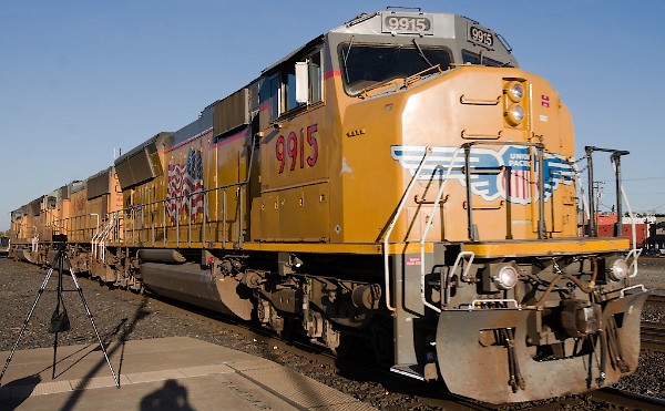 UP9915 (SD59MX) - UP4408 (SD70M) - UP9904 (SD59MX)