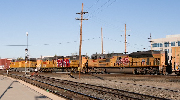 UP5853 (C44ACM) - UP3999 (SD70M) - UP8669 (SD70ACe)