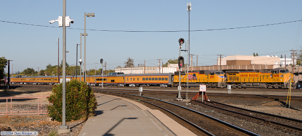 UP6430 (C44ACM) - UP4533 (SD70M) - Officer Special