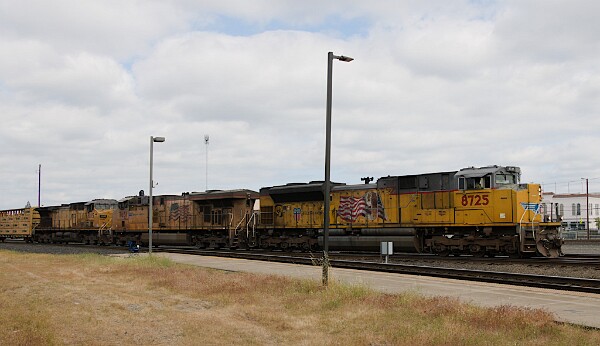 UP8725 (SD70ACe) - UP7651 (C45ACCTE) - UP6805 (C44AC)