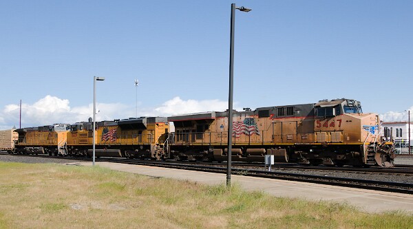 UP5447 (C45ACCTE) - UP8609 (SD70ACe) - UP5947 (C44ACM)