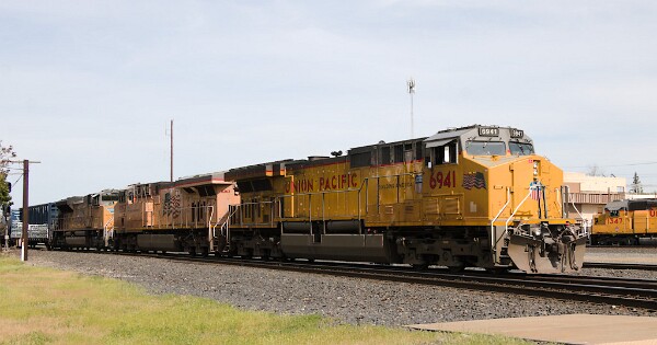 UP6941 (C44ACM) - UP8263 (C45AH) - UP8394 (SD70ACe)
