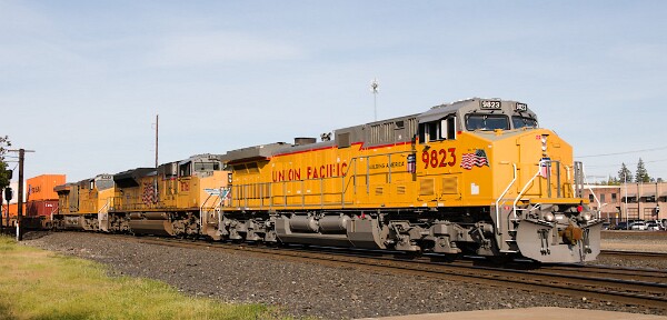 UP9823 (C44ACM) - UP8761 (SD70ACe) - UP5253 (C45ACCTE)
