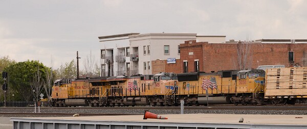 UP6916 (C44ACM) - UP7475 (C45ACCTE) - UP5058 (SD70M)